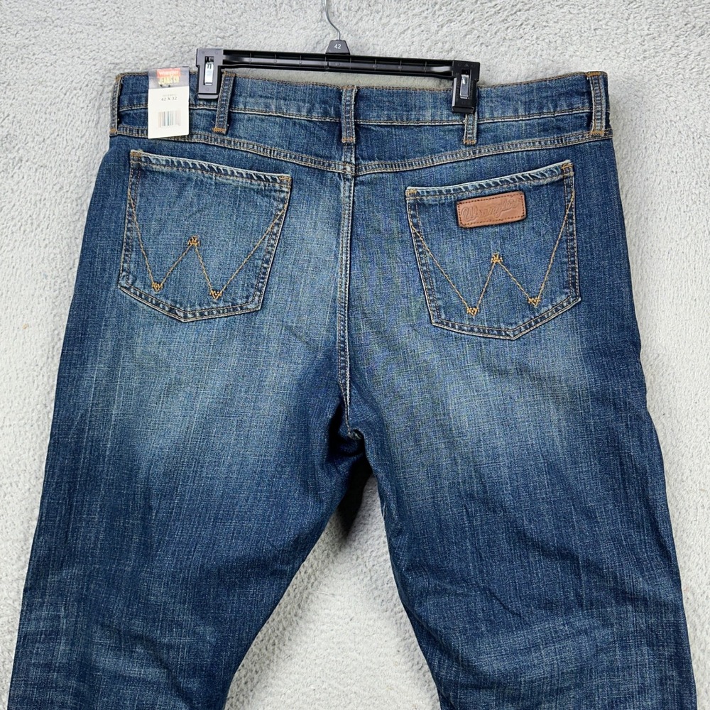 Wrangler Jeans Co. Relaxed Boot Mens 42X32‎ Blue Distressed Stretch 5 Pocket NEW